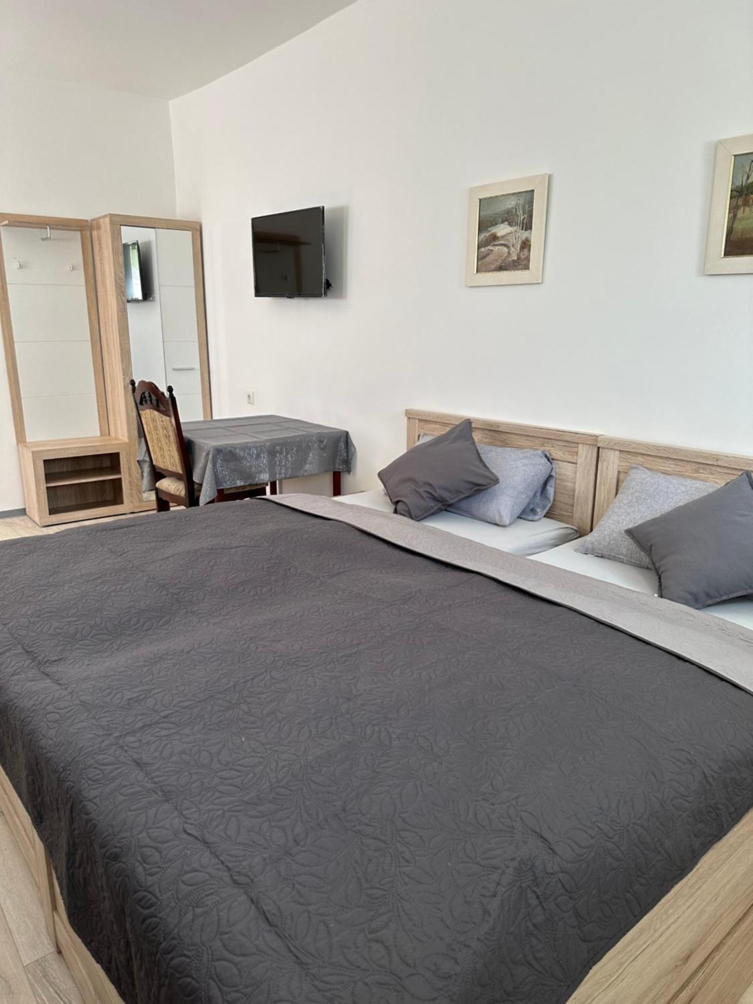 Ein Zimmer Wohnung Am Markt Oelsnitz  المظهر الخارجي الصورة
